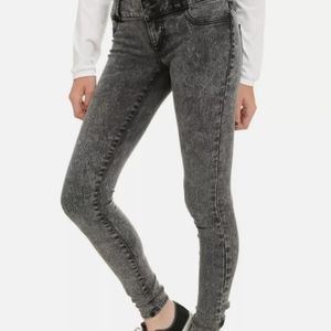 LOVEsick Black Acid Wash Skinny Jeans size 19